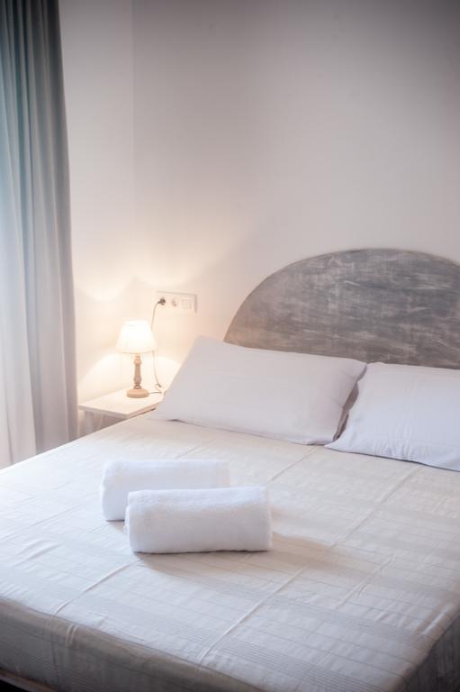 Hostal Bon Sol Sant Ferran de Ses Roques Ruang foto