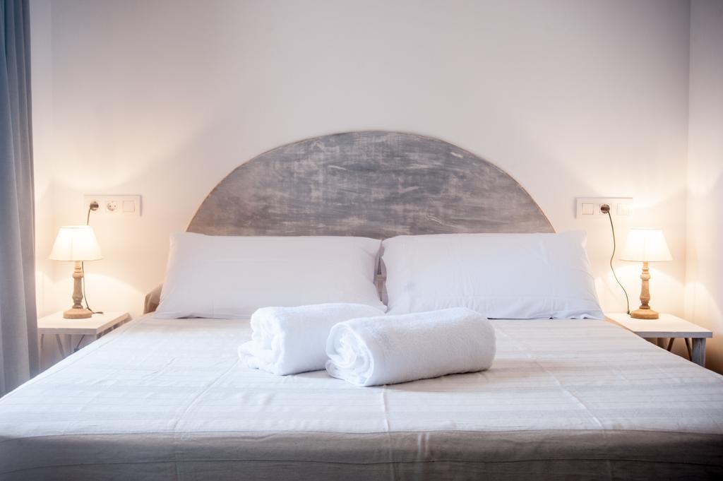 Hostal Bon Sol Sant Ferran de Ses Roques Ruang foto