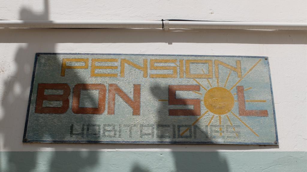 Hostal Bon Sol Sant Ferran de Ses Roques Bagian luar foto